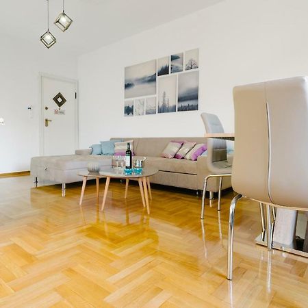 Bright 2 Bedrooms Apt. In The Heart Of Athens W Stunning Views To Acropolis מראה חיצוני תמונה